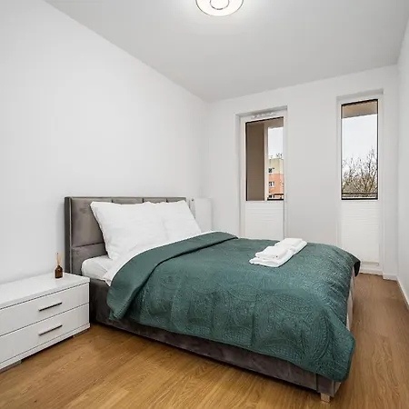 Your 1 Sierpnia Street * Varsovie