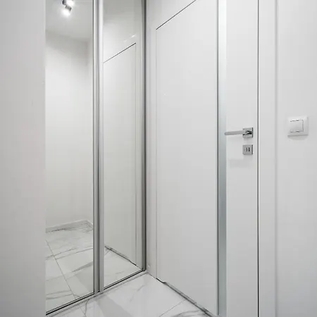 Ξενοδοχείο Your 1 Sierpnia Street Βαρσοβία