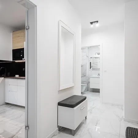 Your 1 Sierpnia Street Ξενοδοχείο Βαρσοβία