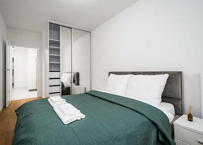 Your 1 Sierpnia Street Hotel Warszawa