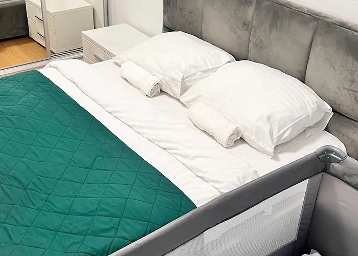 Your 1 Sierpnia Street Hotel Warszawa