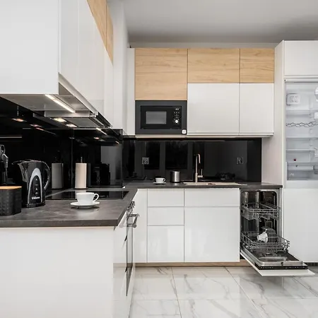Apart-hotel Your 1 Sierpnia Street *